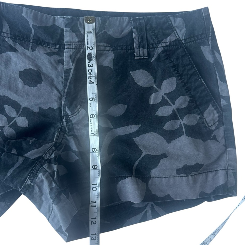 Old Navy Floral Patterned Mid Rise Dress Shorts - Gray - Picture 4 of 8